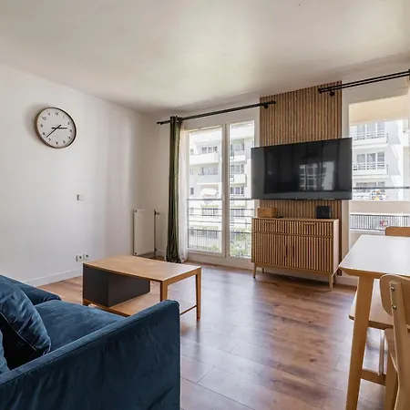 Apartment Puvis Chavannes Courbevoie